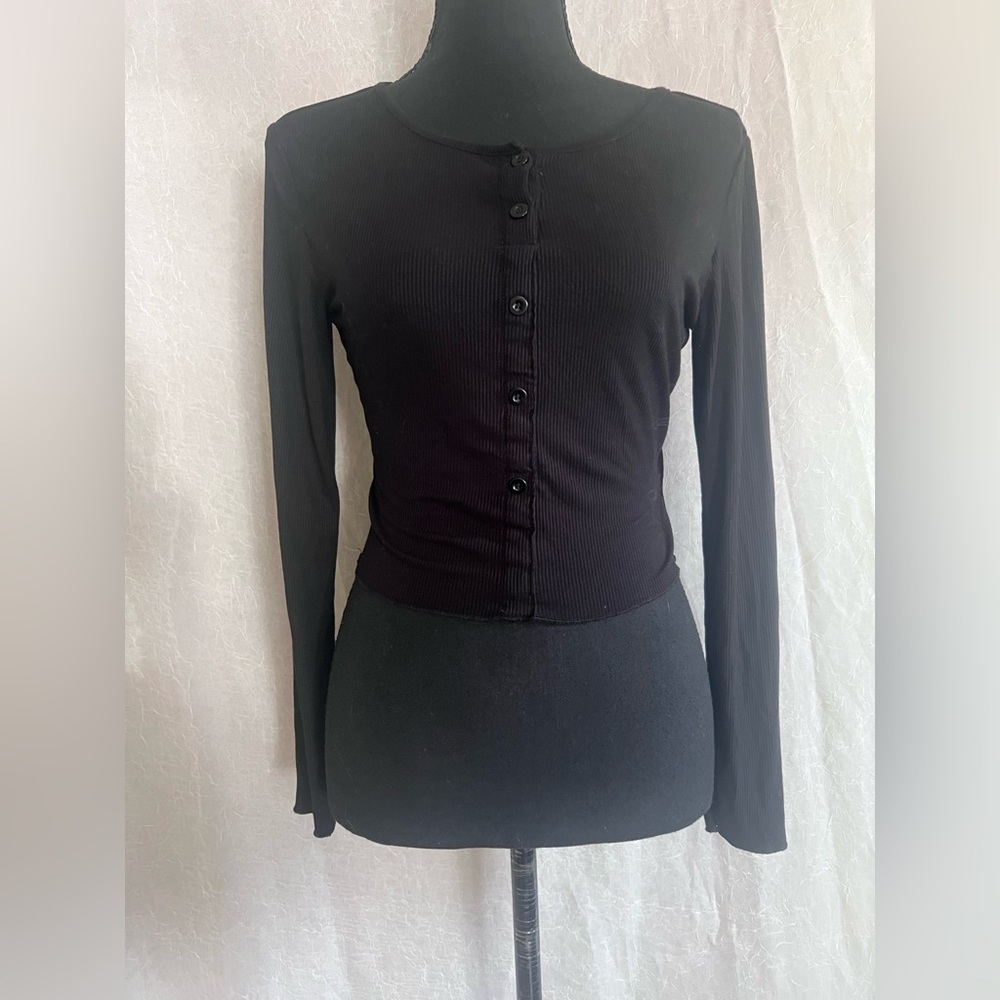 Black Long-Sleeve Button Front Ribbed crop top